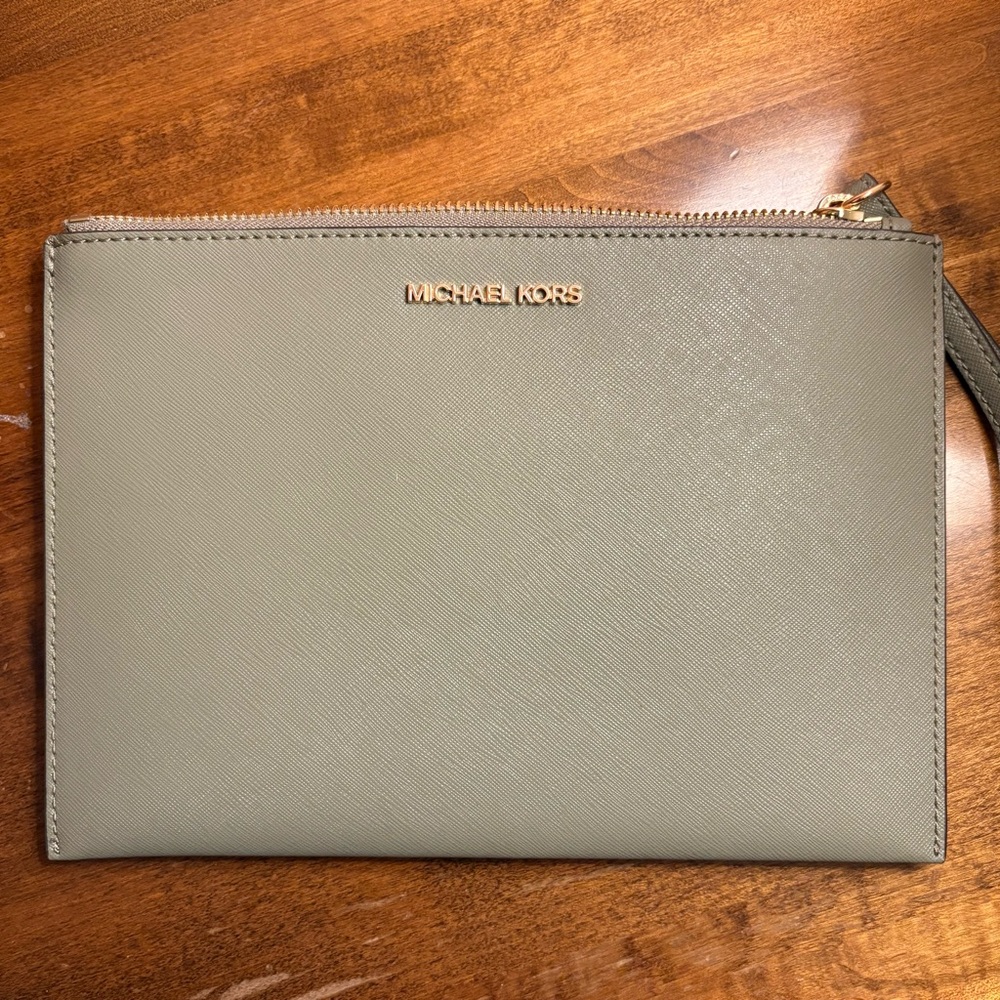 Michael Kors Jet Set Ex-Lg Zip Clutch Wristlet in Army Green